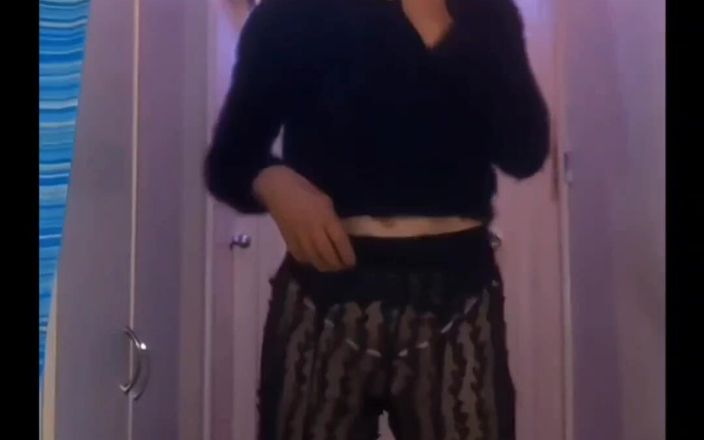 Lizzaali: Mon superbe pantalon en dentelle transparent filmé d’en haut les...