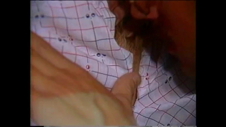 Vintage megastore: Красивая возбужденная с волосатой киской занимается сексом с незнакомцем с жестким членом