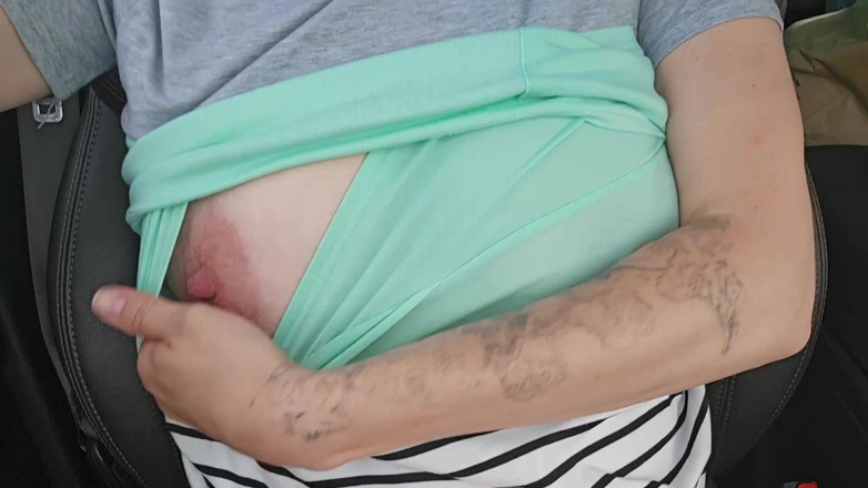 Shione Cooper: Nipples Playing During Drives Car