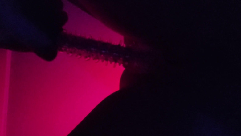 Bastet: Hardcore-bdsm-gangbang. Männer Ficken Frau Gefesselt an Ketten Und Bett. Gangbang.