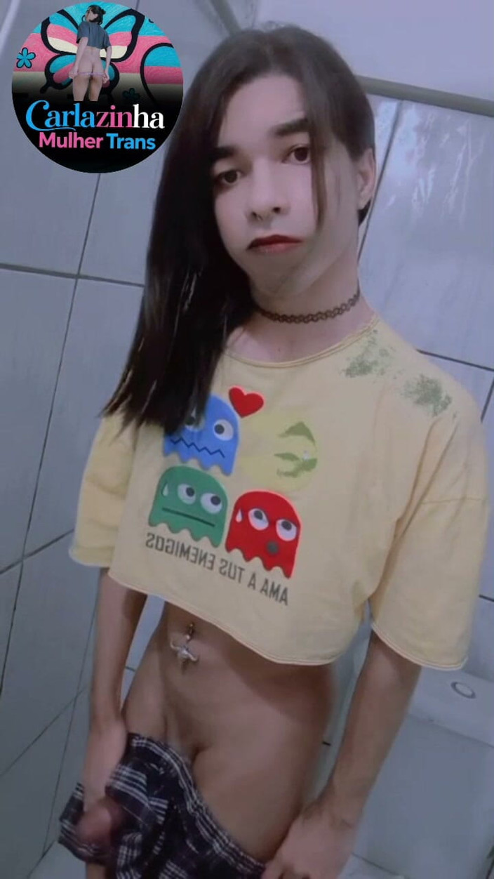 Srta. Carla: Dia Carla Wanita Transvestit Muda Dalam Seluar Pendek Dan Seluar...
