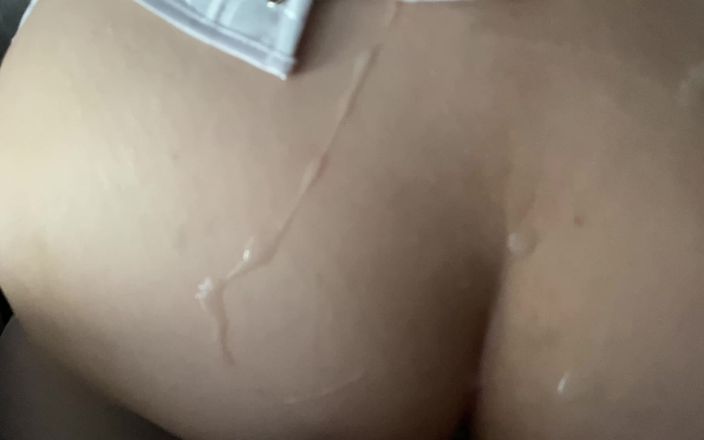 DaddysLittleSluts: Istri super semok ini lagi asik nyepong kontol gaya doggy...