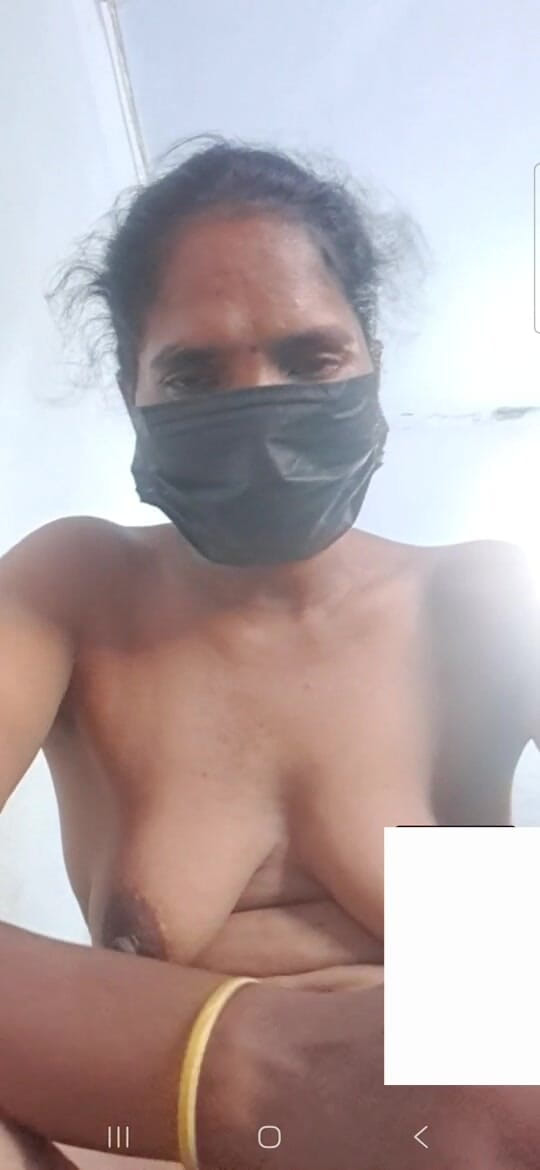 Jayaselvi: 我的阴户，我的乳房。