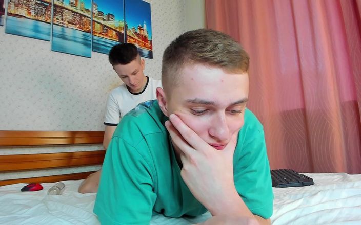 Morflot24: Dej vibrátor do Alexiny zadku!