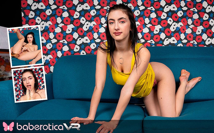 Baberotica VR: Izzi si gadis semok lagi asik muasin lubang pantatnya pakai...