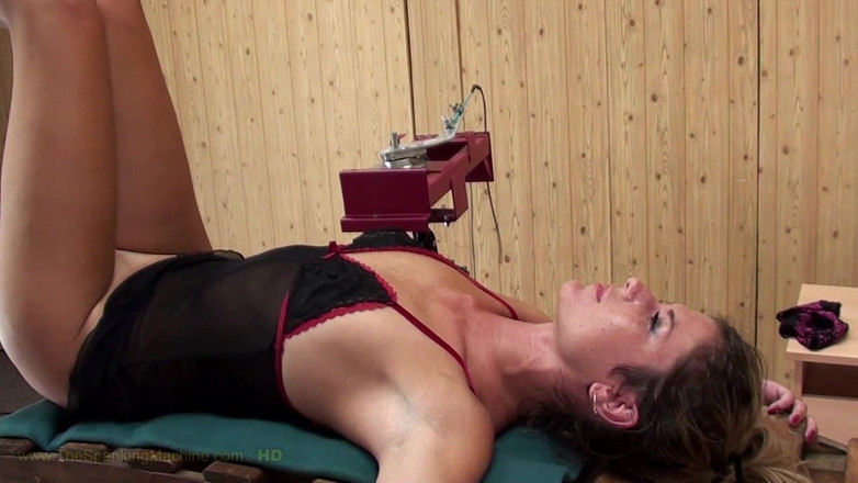 The Spanking Machine: Candy6 Výprask stroj - Šlehání Zadku
