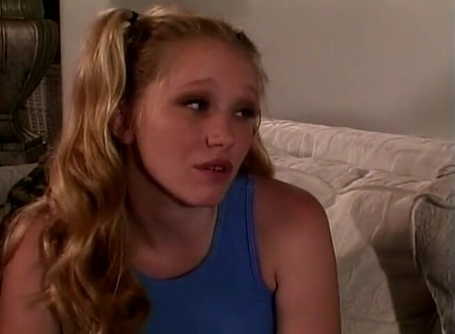 Teens Get it Hard: Büyük götlü genç kız üvey babası tarafından sikiliyor