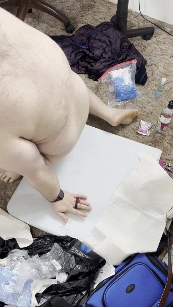 Chubbybidude: Lelaki montel cuba menunggang dildo