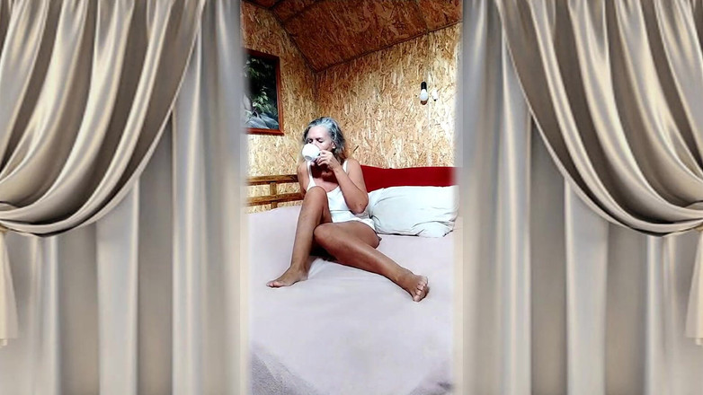 Lukerya: Suri rumah panas Lukerya Chats ceria dalam talian