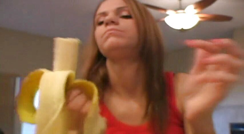 Femdom Austria: Škádlení banánem