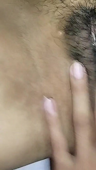 Indiancă desi bhabhi Jenifer Baby, m-a sunat singură în camera ei și futută tare