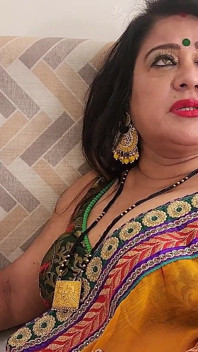Mim Chachi berkongkek dengan lelaki tua – audio hindi