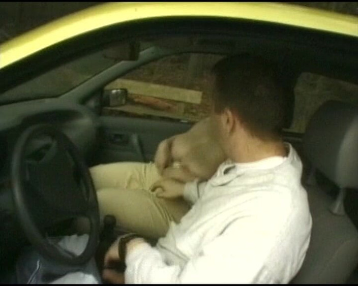 Deutsche Damen: 微胖的德国熟女在车里被指交和舔