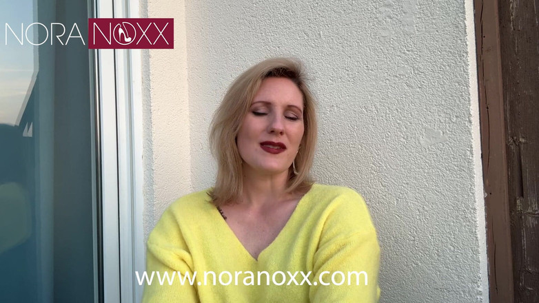 NoraNoxx: 诺拉的户外戴绿帽幻想