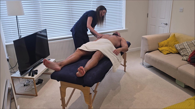 MassageRoomX: मालिश करनेवाली ने मुझे दिखाया कि उसके असली कौशल क्या हैं