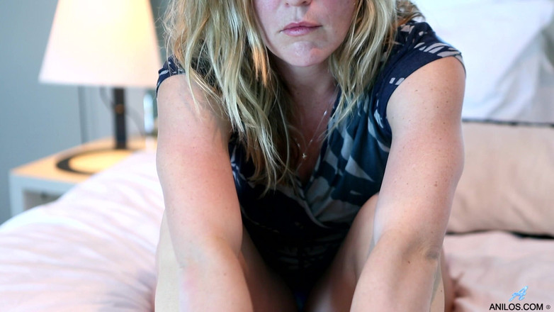 Anilos Solo: Bombasse blonde