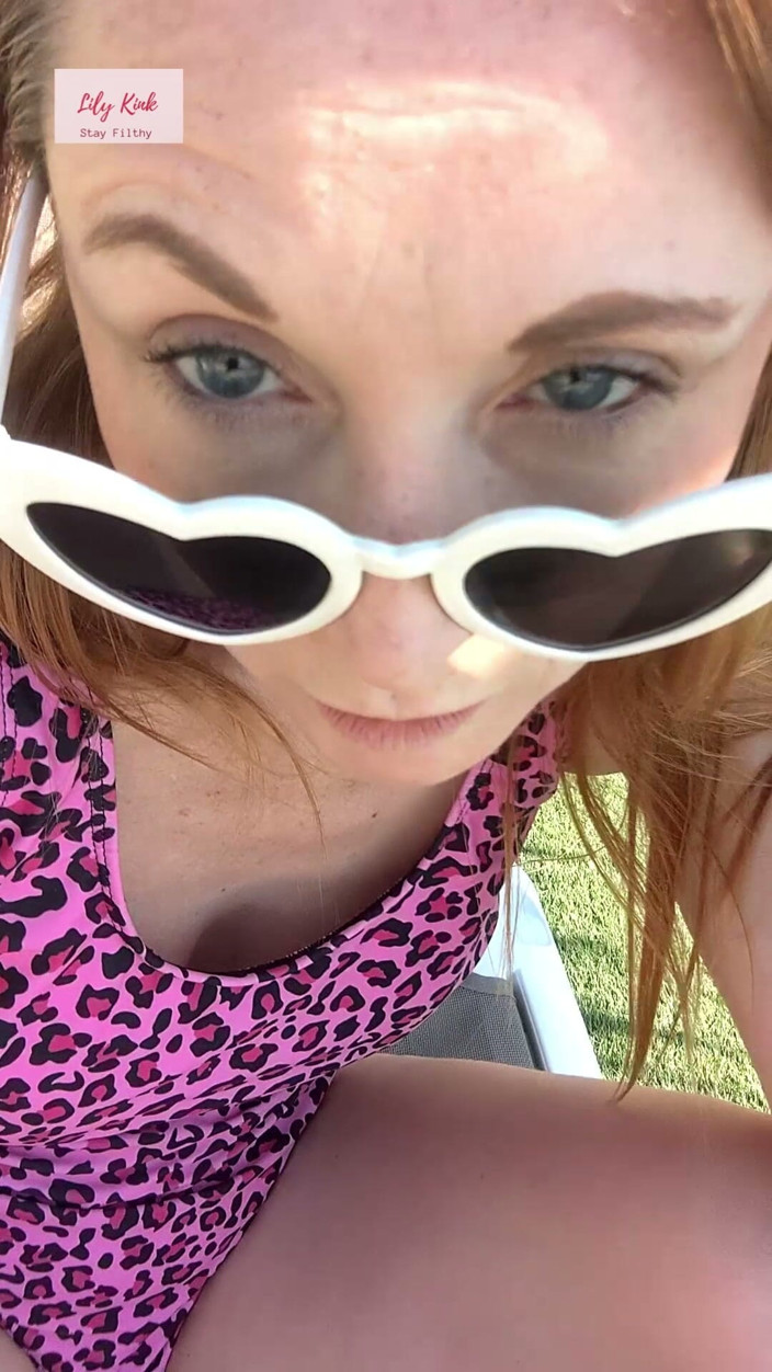 Lily kink: Cougar MILF Outdoor Dirty Talk Pussy Spread Foot Job