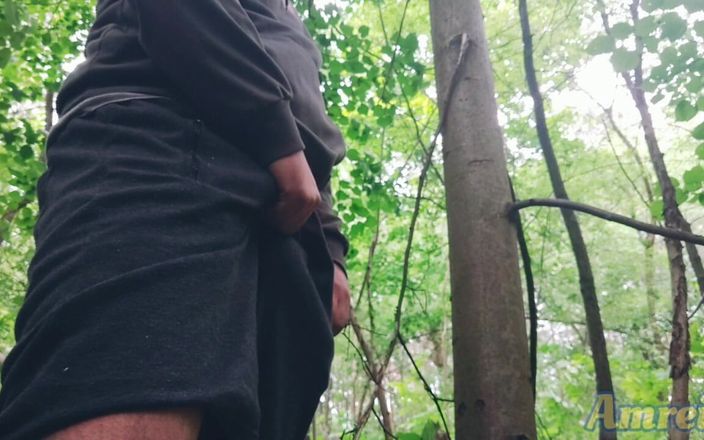 Amreis: 歩くときは、常にペニスをシコって、玉を空にする必要があります。