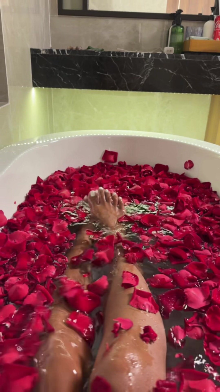 Ladyboy Maria: Sexy Solo Masturbation in Bathtub Full of Roses