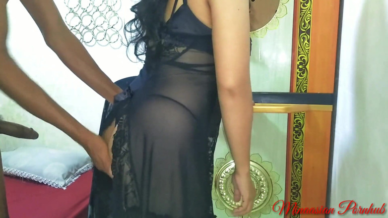 Wulan indah: Tia Mina convida cara bonito para brincar