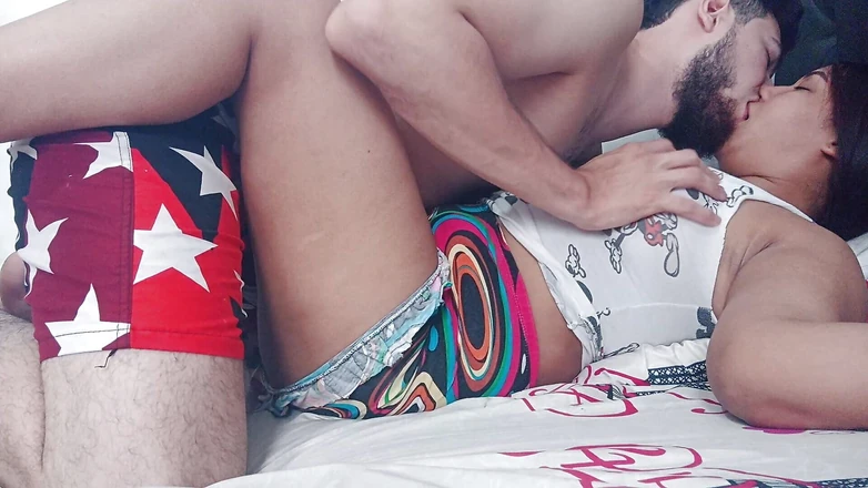 Pikaa6: Min flickvän accepterar att jag knullar hennes granne att vi...