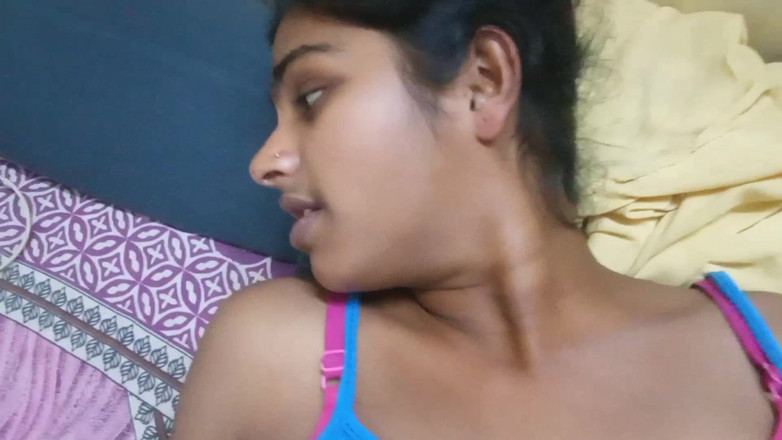 AmpleOunce283: मेरी सौतेली बहन को आधी रात को पोर्न में हस्तमैथुन करते हुए पकड़ा - शामिल हो गए और उसकी गहरी चुदाई की, उसकी गर्मी से पूरी तरह से राहत मिली, चेहरे पर वीर्य