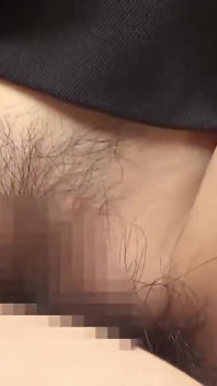 オフィスの秘密暴露。バストの男が職場内でプライベート視点の熱に捕らわれている。
