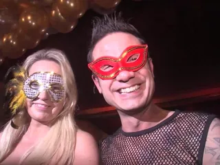 Ze wil naar een feestje. Duits