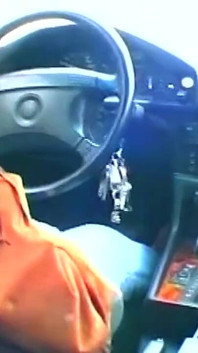 Öffentliches auto, zahnbürste, muschi dehnung - tropfende nasse schlampe lächelt