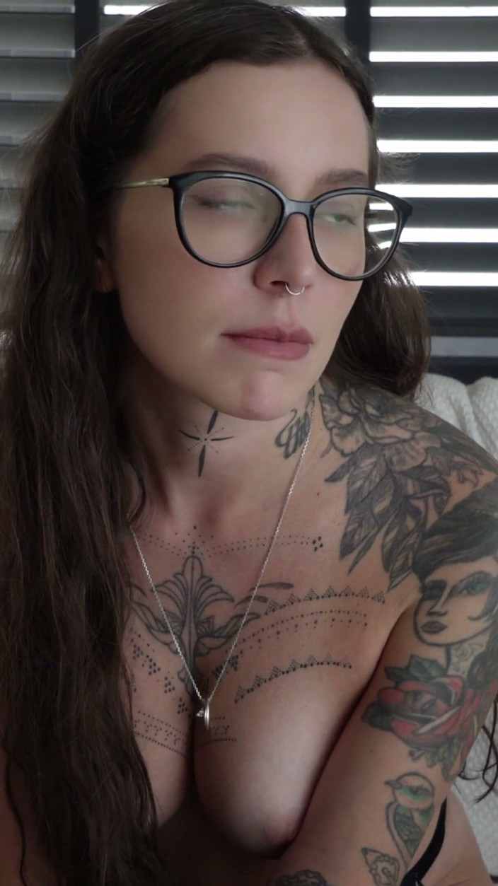 Ghomestory: Cariño, nuestro chico tiene mucha libido... Tenía que ayudar