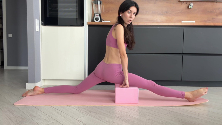 Katty West: Großes Dehntraining mit Katty West in Leggings