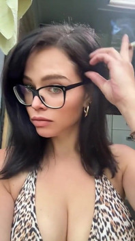 Selfie vídeo fumando em óculos