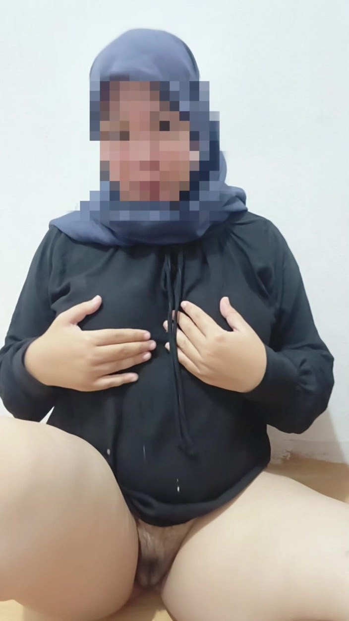 Vaginabig88: Une belle demi-sœur en hijab