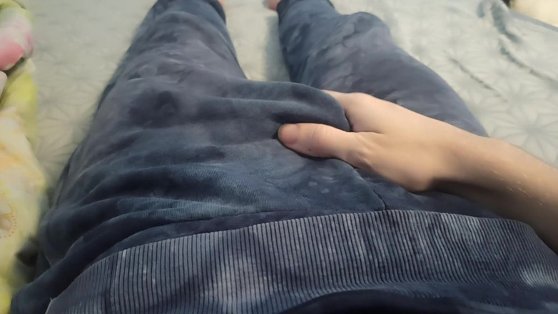 Pasha: 穿裤子的男人按摩他的