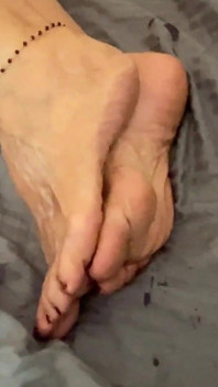 Bester footjob mit hohen Fußbögen von einer super sexy reifen frau