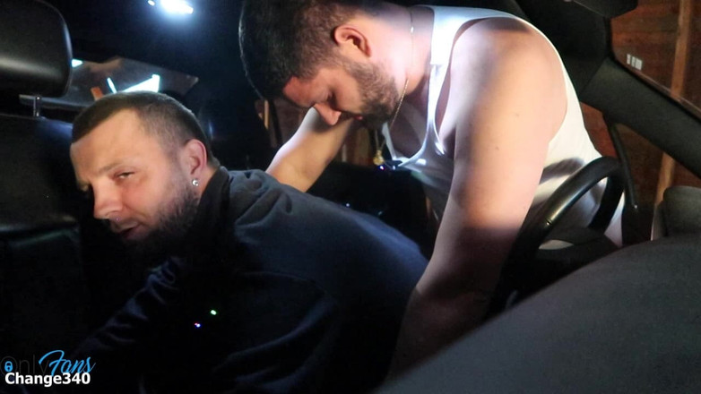 Change340: 在他说他想要粗暴后，我们在车里性交了