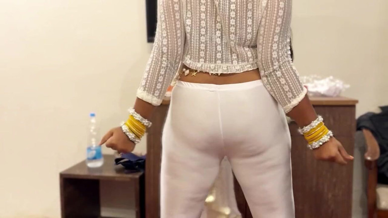 desi_babe1234: Geiler dicker arsch desi bhabhi bettelt nach dem ficken um...