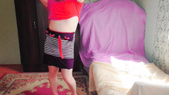 Kitty_Cross: Krásná Femboy Tančí v ponožkách a sukni po kolena