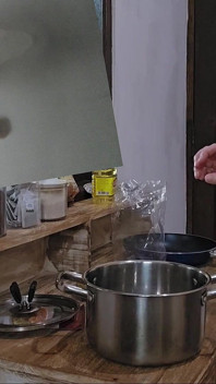 Jade cocina en topless