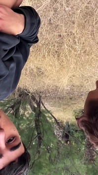 Agf, bavím se se svým kamarádem na poli. Chytí nás?