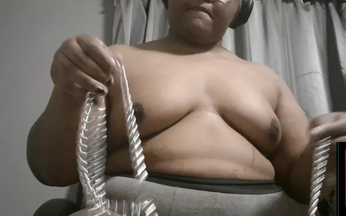 Eleasihle Esma: Big Belly and Two Handfuls of Breasts