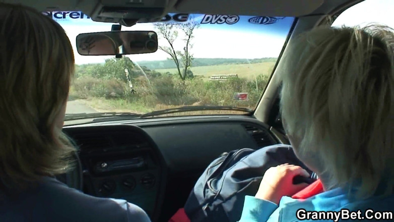 Granny Sluts: Bunicuță într-o călărire sălbatică