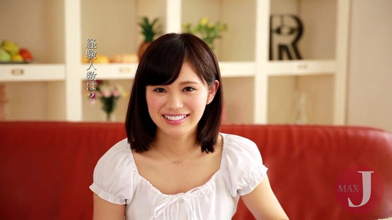 Asian happy ending: Una carina teen orientale si toglie i vestiti al casting