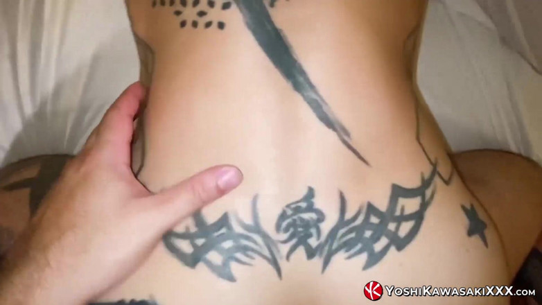 Yoshi Kawasaki XXX: Yoshikawasakixxx - Yoshi Pakistanaise tatouée se fait baiser sans capote par...