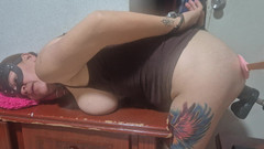 Submissive Susanna: Ostny na prsou