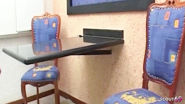 Shemale TS Collection: Cara com um pau grande fode magrinha transsexual em cu...