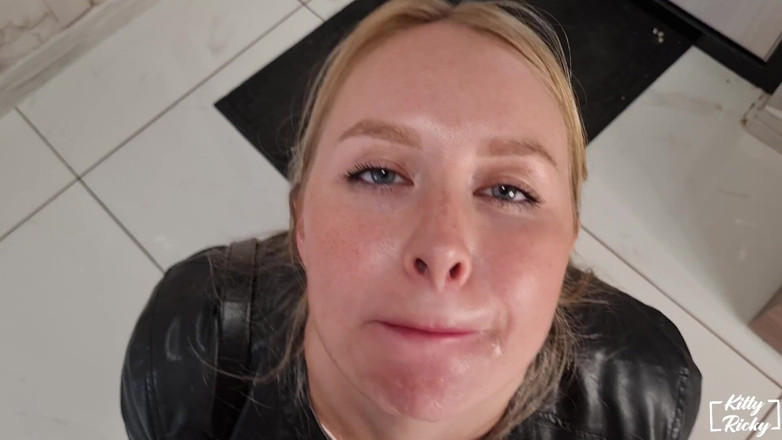 Kelsi69: Am futut o curvă în gât de la prag