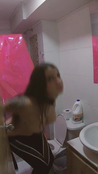 Sahne kaydı sırasında ücretsiz çaresiz çiş