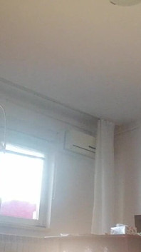 La moglie amatoriale fa i lavori a casa nuda. Bruna con figa pelosa, culo grosso.