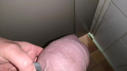 Monster_Meat_: ช่วยตัวเองในห้องน้ำสาธารณะ ตอน 2